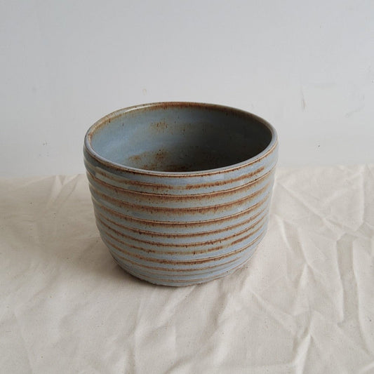 Ribbed planter