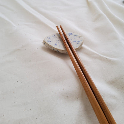 Little leaf speckled chopstick holder