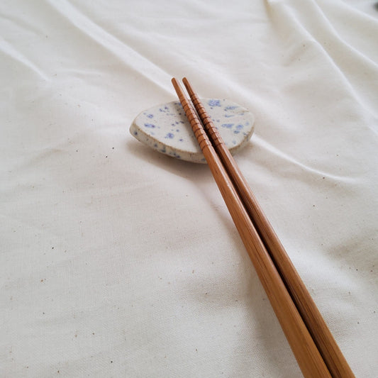 Little leaf speckled chopstick holder
